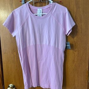 NWT Eddie Bauer Resolution Peony Athletic Top T-shirt Size Medium